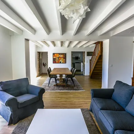 La Bel Air Bed & Breakfast